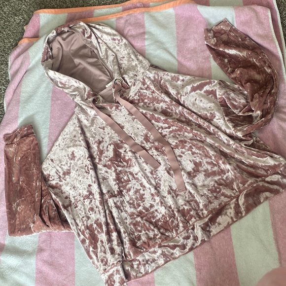 EUC CRUSHED VELVET PASTEL PINK SZ L OVERSIZED TOP - Picture 1 of 3